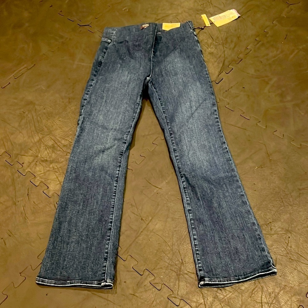 New York and Company pull on slim boot cut pants